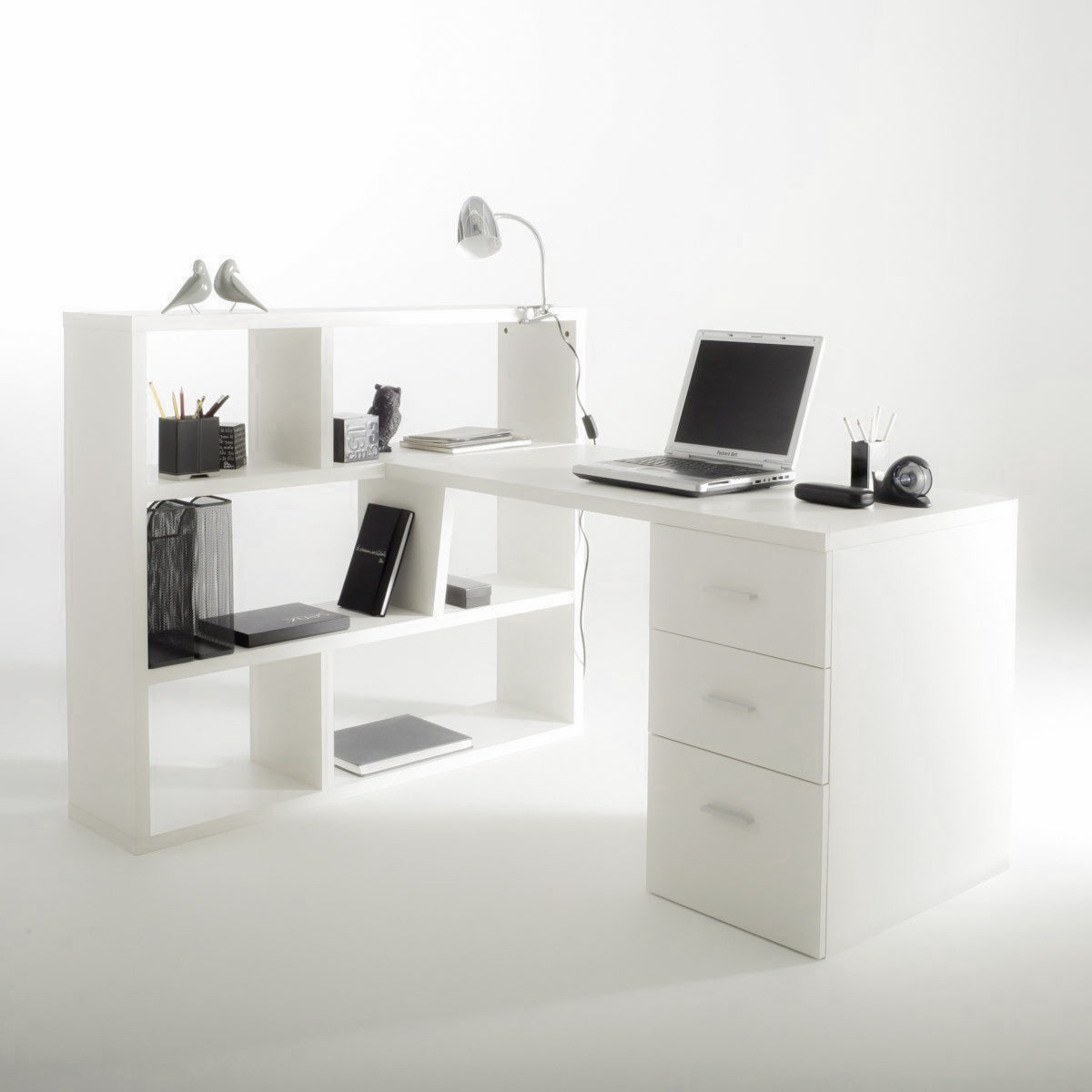 Modern Executive Desk with Integrated Bookshelf – 140 × 120 cm | DE48